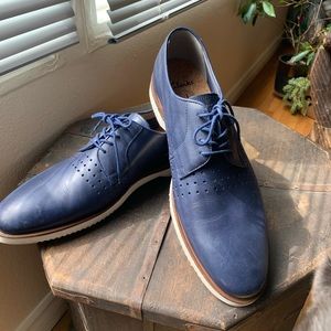 Clarks men’s leather shoes in Navy